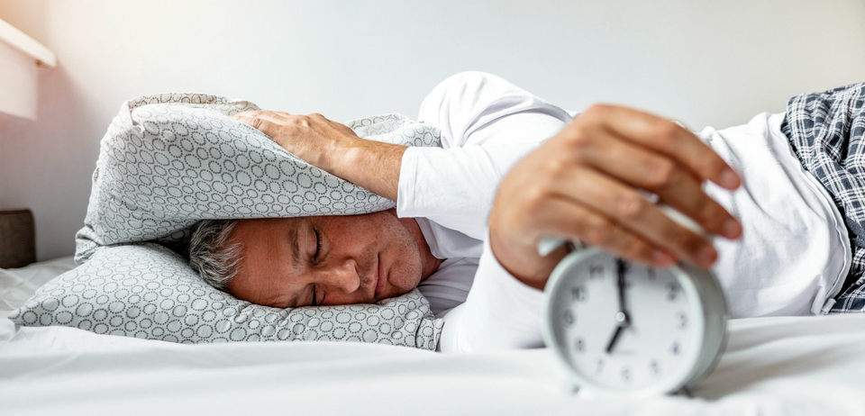Pourquoi votre sommeil est perturbé… et comment le grounding peut tout changer
